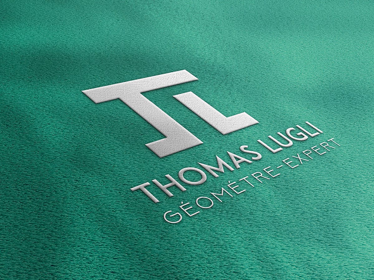 Logo Thomas Lugli géomètre-expert sur fond vert